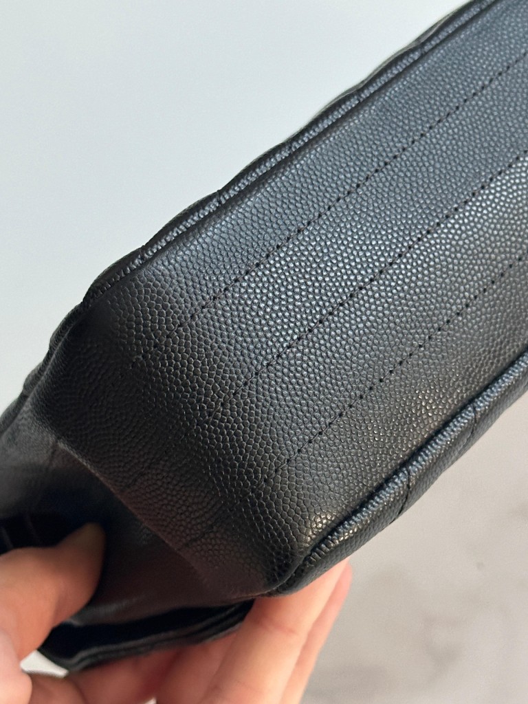 Chanel Classic Medium Double Flap Chevron torebka