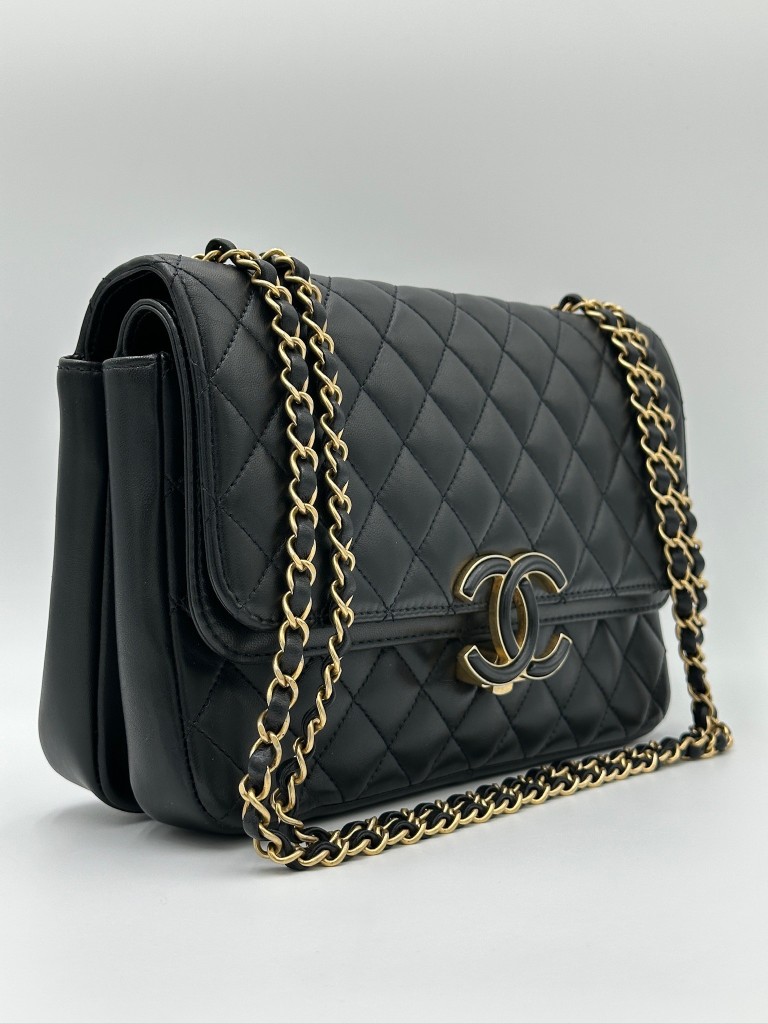 Chanel CC Chic Medium Flap bag