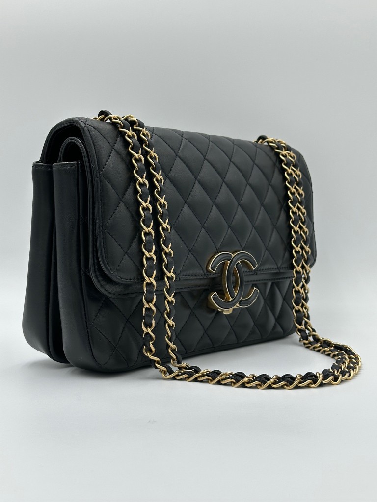 Chanel CC Chic Medium Flap torebka