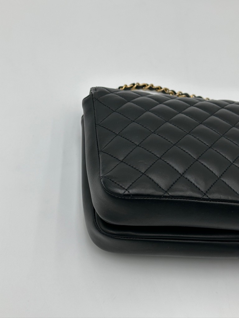 Chanel CC Chic Medium Flap torebka