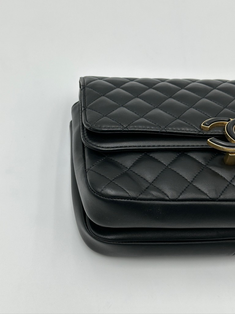 Chanel CC Chic Medium Flap torebka