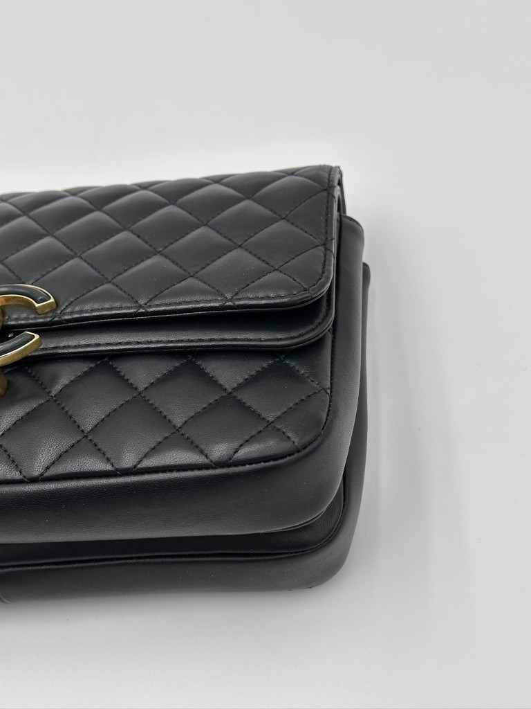 Chanel CC Chic Medium Flap torebka