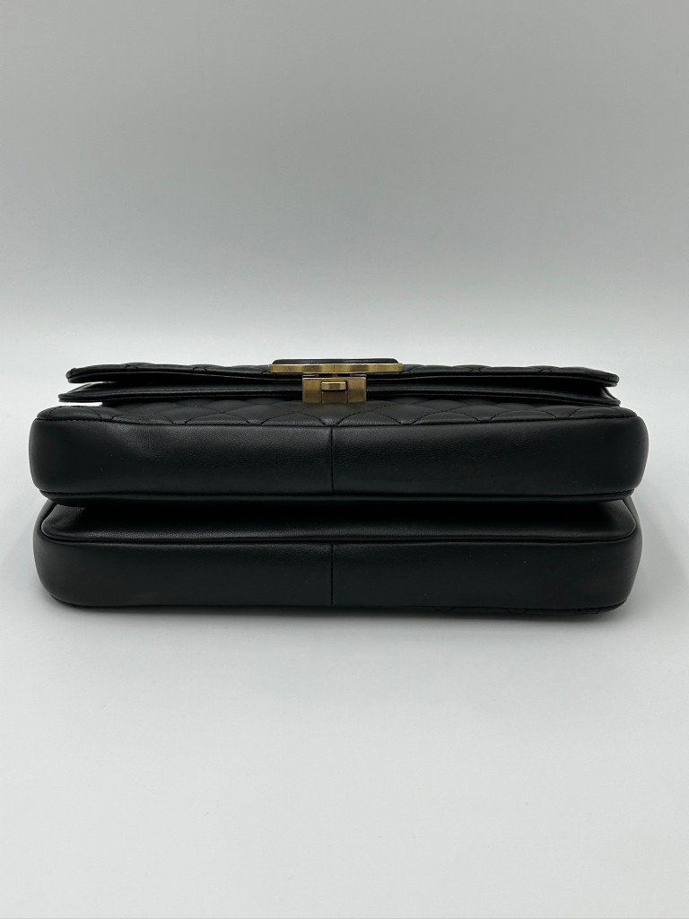 Chanel CC Chic Medium Flap torebka