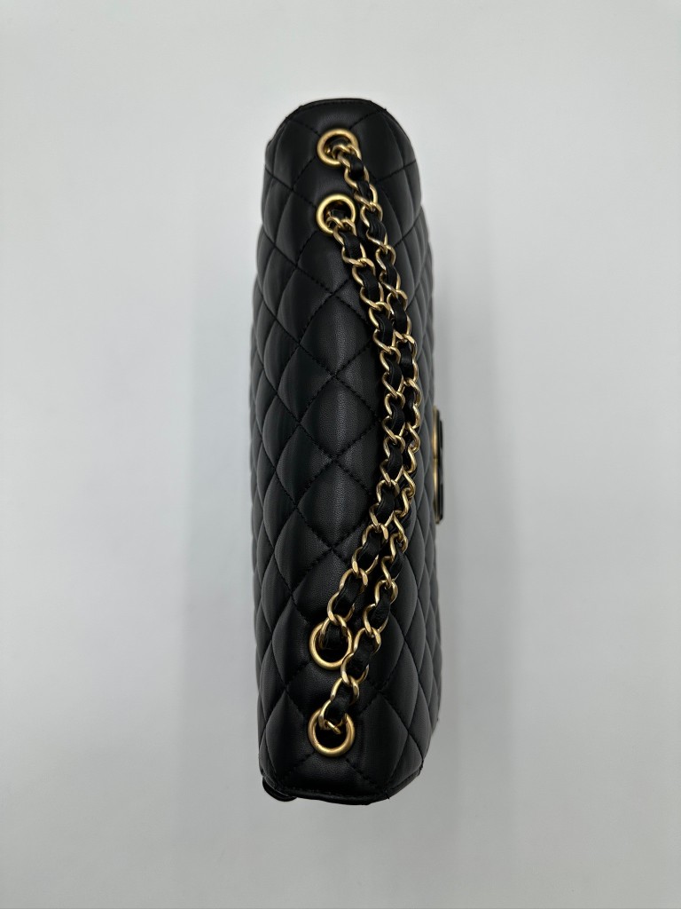 Chanel CC Chic Medium Flap torebka