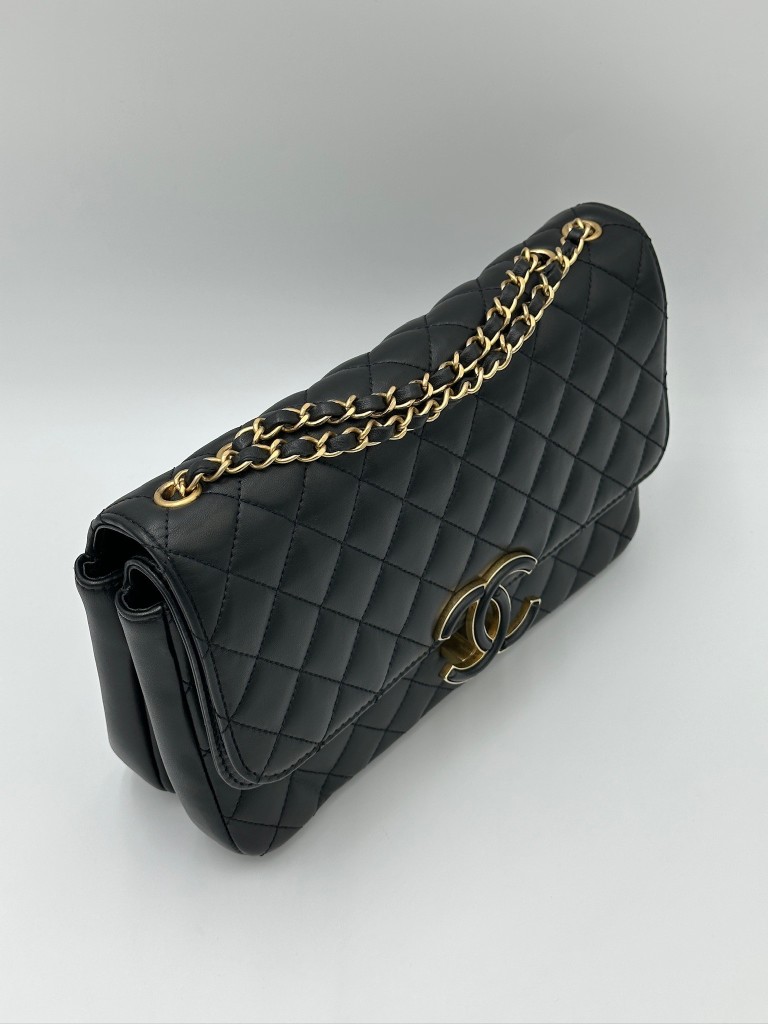 Chanel CC Chic Medium Flap bag