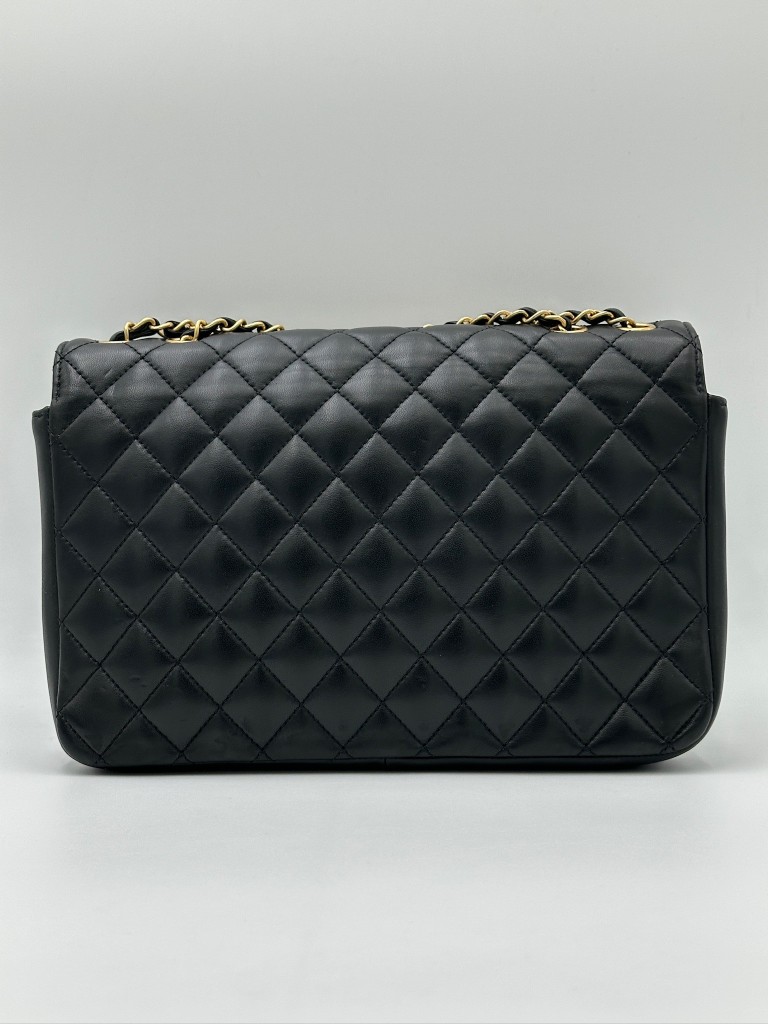 Chanel CC Chic Medium Flap bag