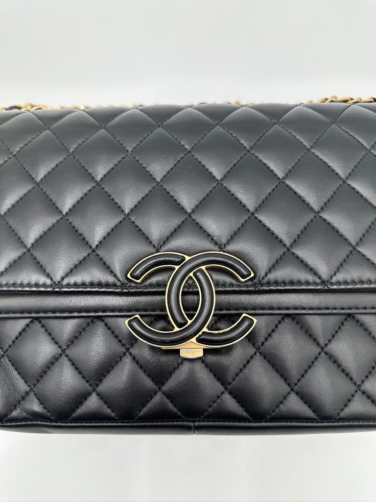 Chanel CC Chic Medium Flap bag