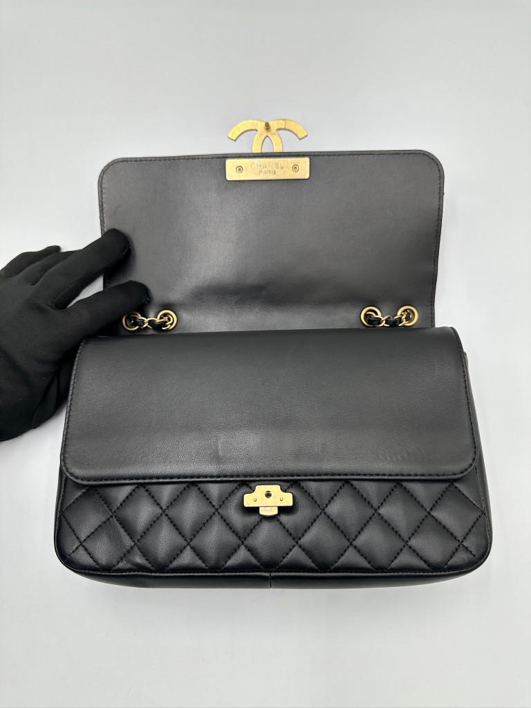 Chanel CC Chic Medium Flap bag