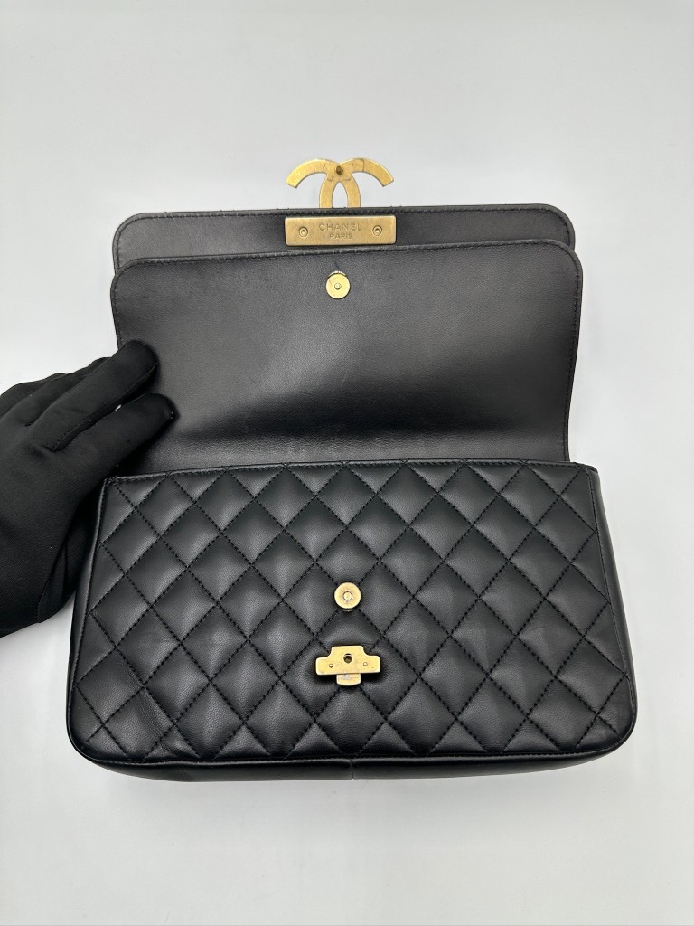 Chanel CC Chic Medium Flap torebka