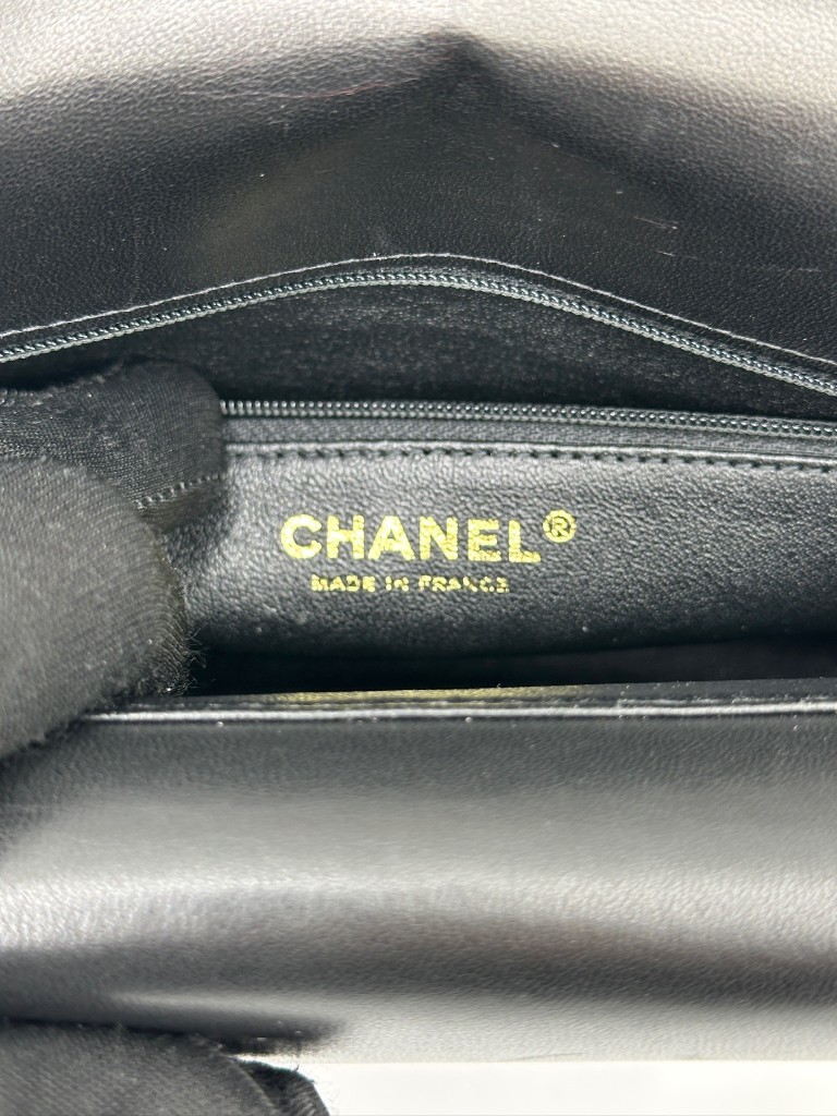 Chanel CC Chic Medium Flap bag