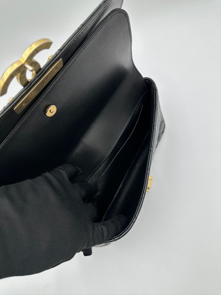 Chanel CC Chic Medium Flap torebka