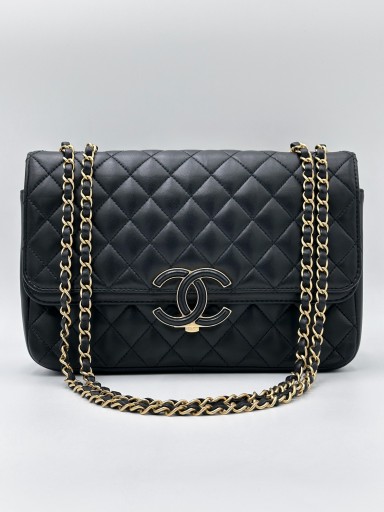 Chanel CC Chic Medium Flap bag