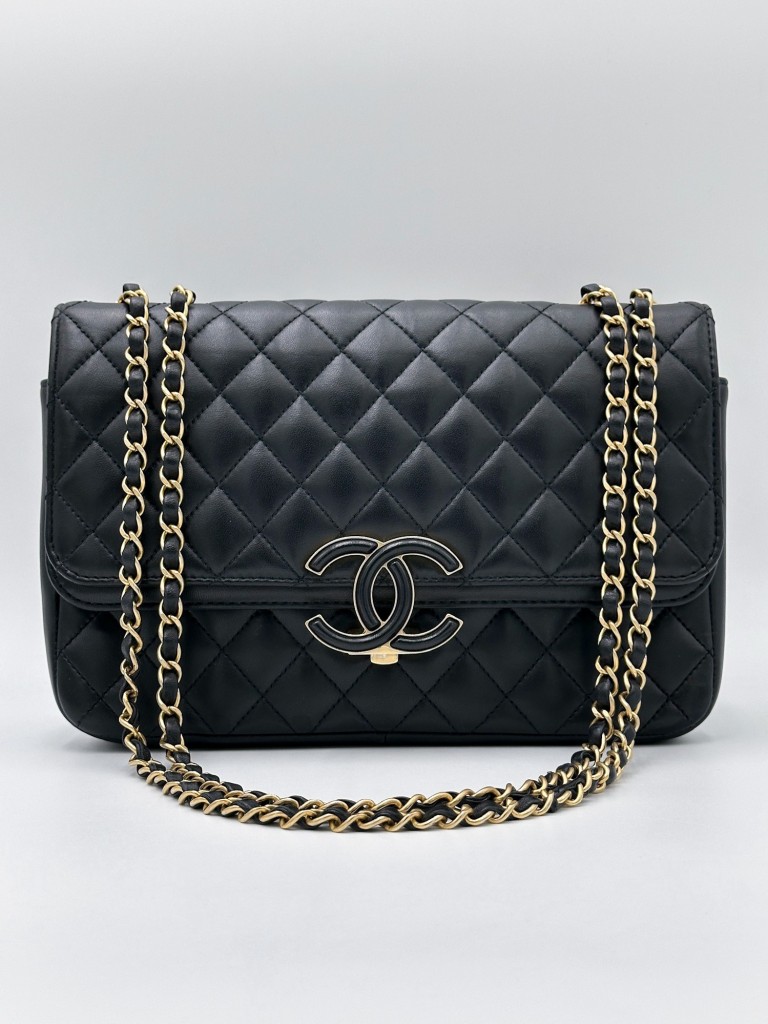 Chanel CC Chic Medium Flap bag