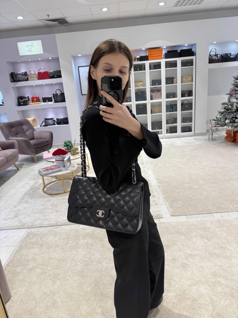 Chanel Classic Jumbo Double Flap bag