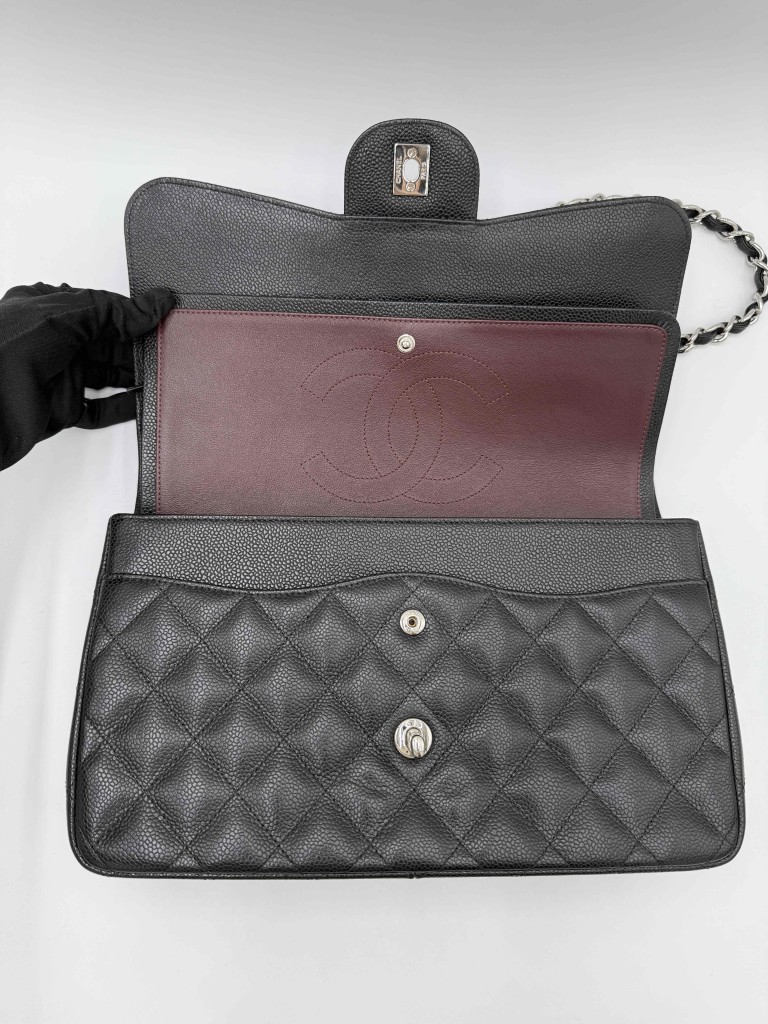 Chanel Classic Jumbo Double Flap bag
