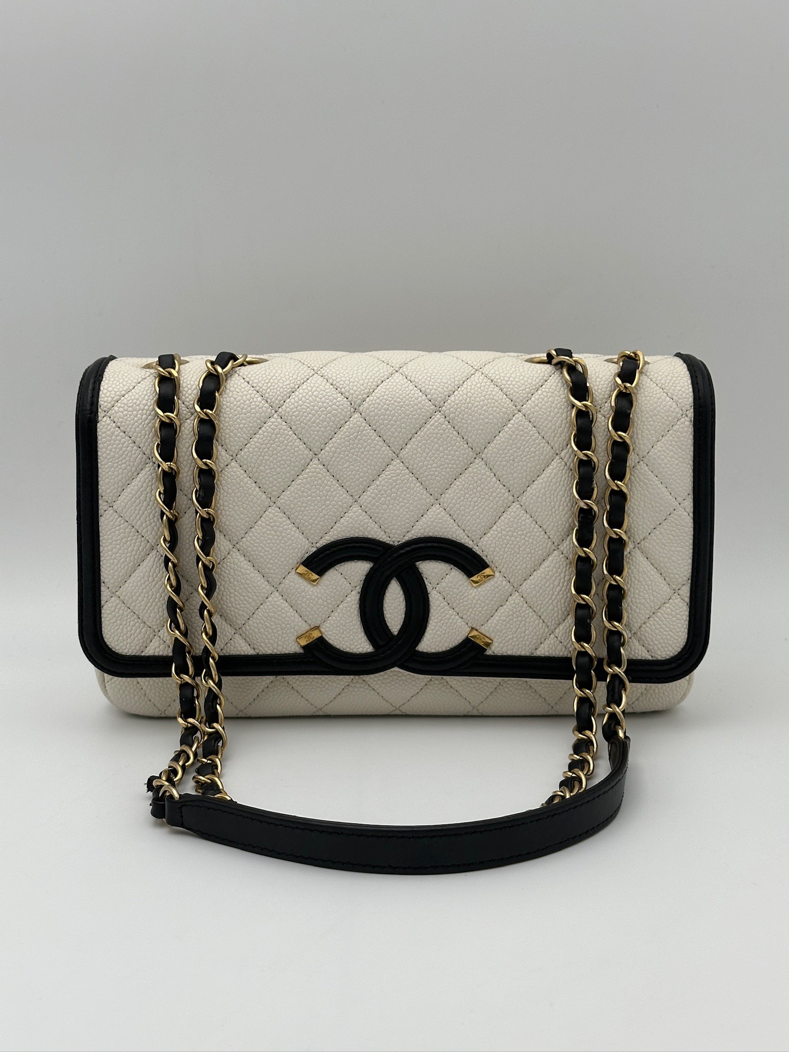 Chanel CC Filigree Medium bag