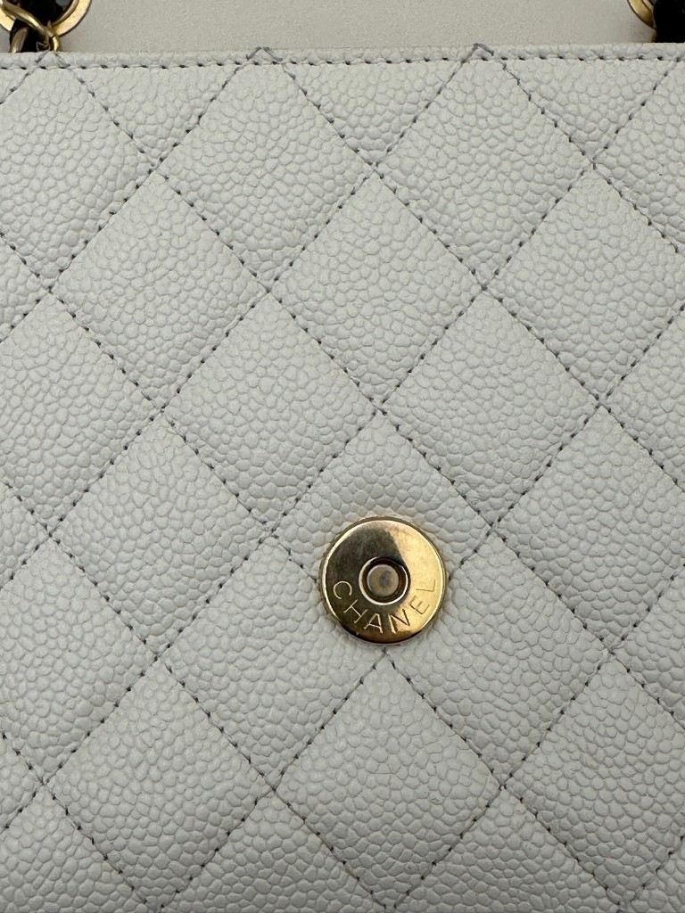 Chanel CC Filigree Medium bag