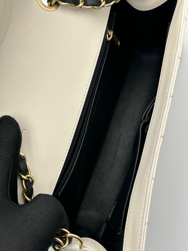 Chanel CC Filigree Medium bag