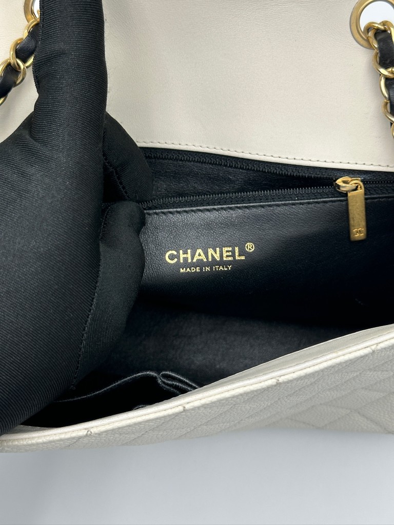 Chanel CC Filigree Medium bag