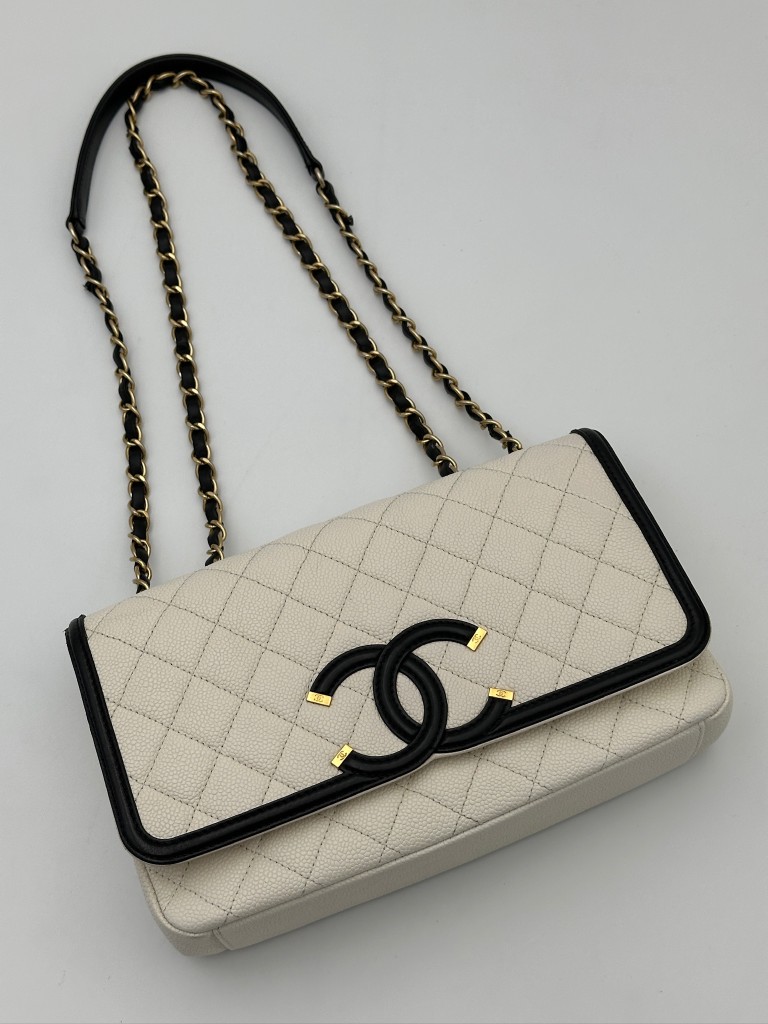 Chanel CC Filigree Medium bag