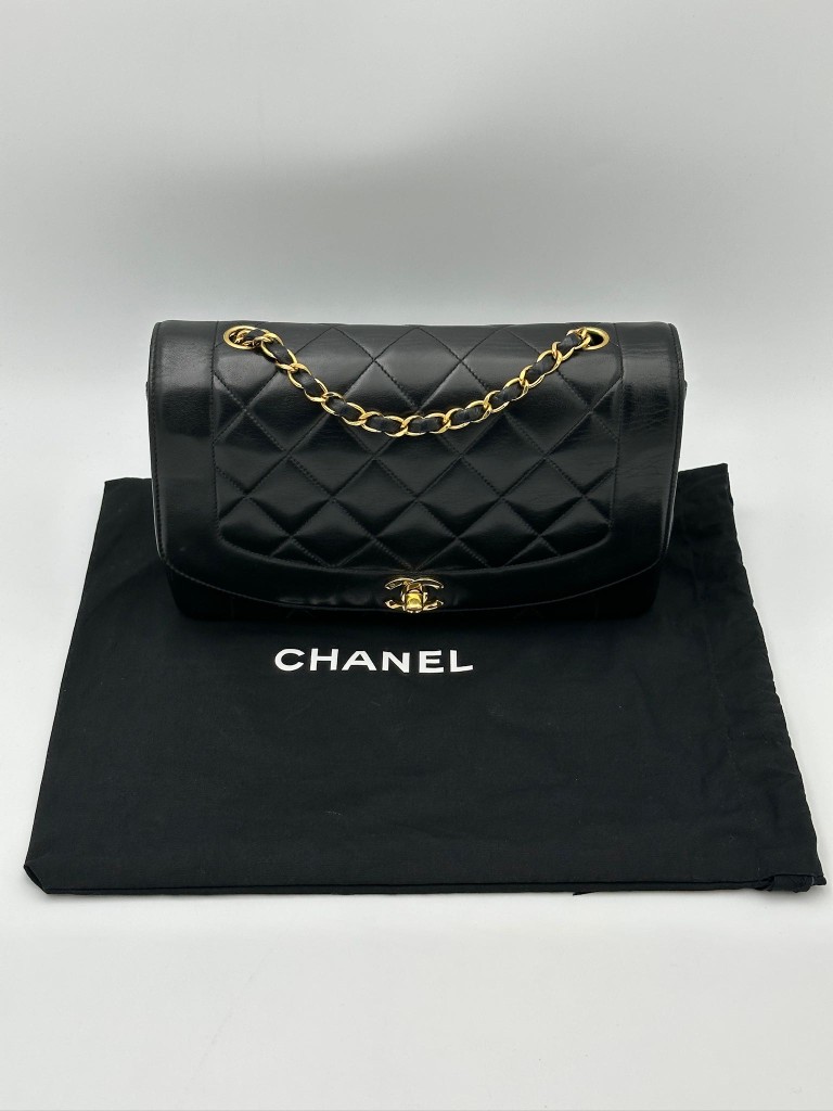 Chanel Diana Medium bag
