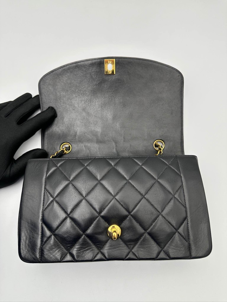 Chanel Diana Medium bag