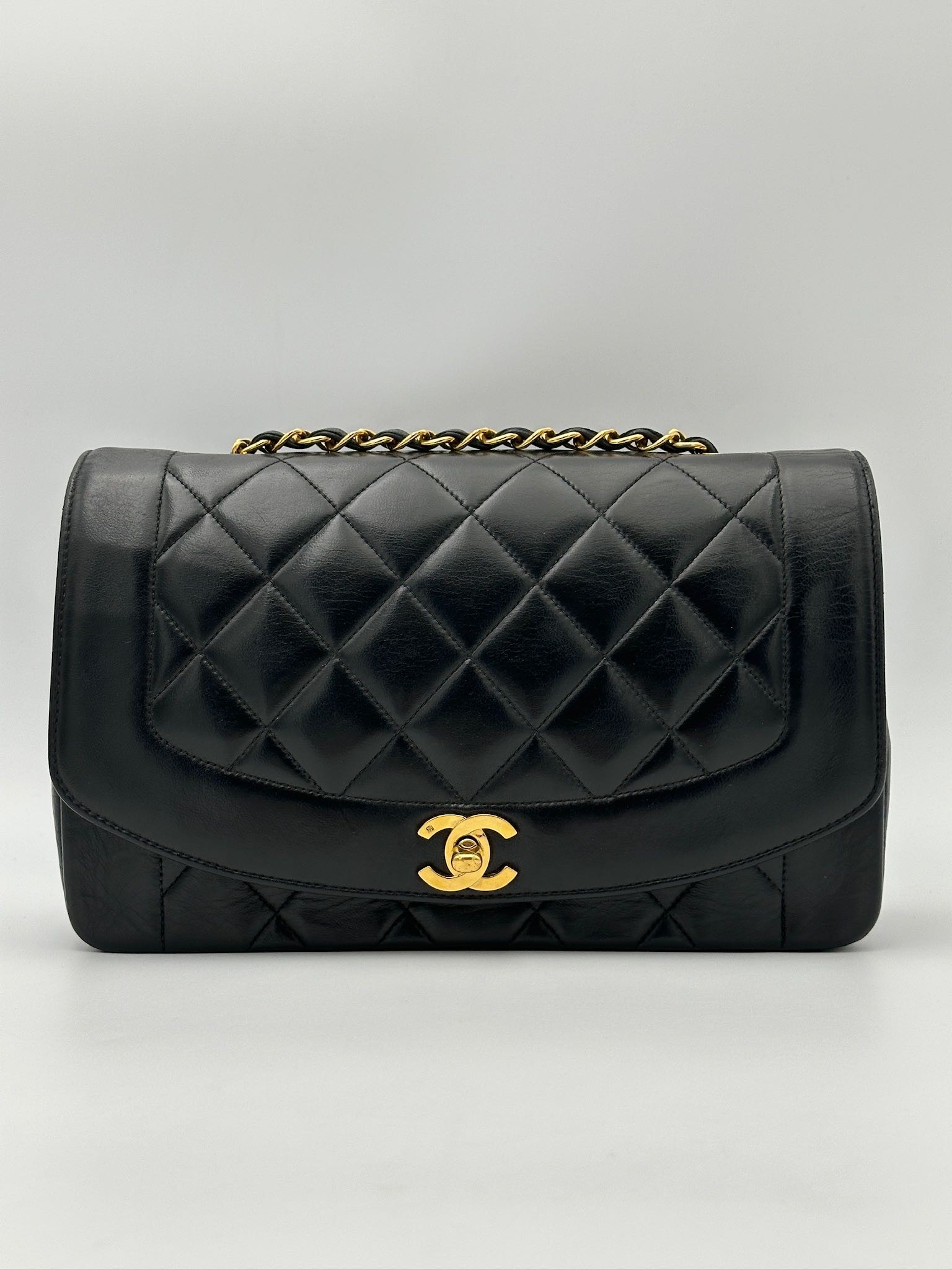 Chanel Diana Medium bag