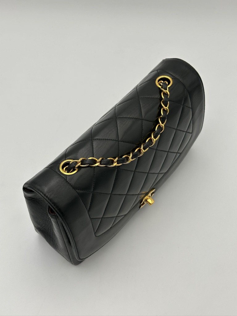 Chanel Diana Medium bag