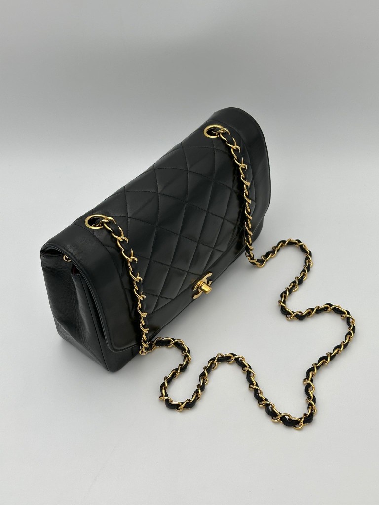 Chanel Diana Medium bag
