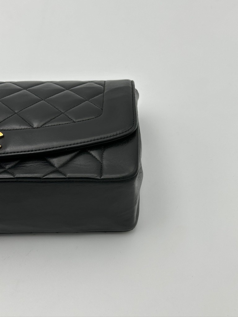 Chanel Diana Medium torebka