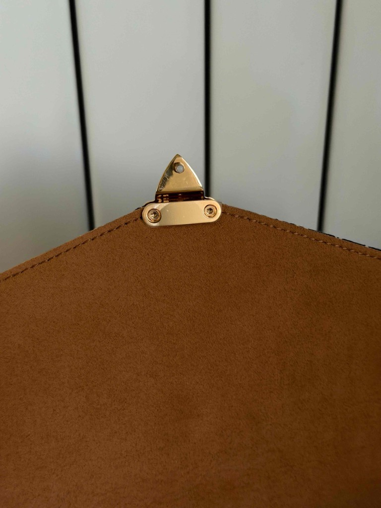 Louis Vuitton Pochette Metis bag