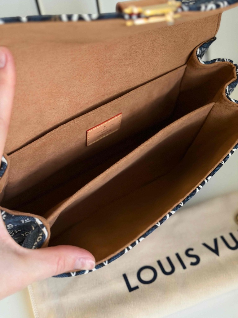 Louis Vuitton Pochette Metis bag