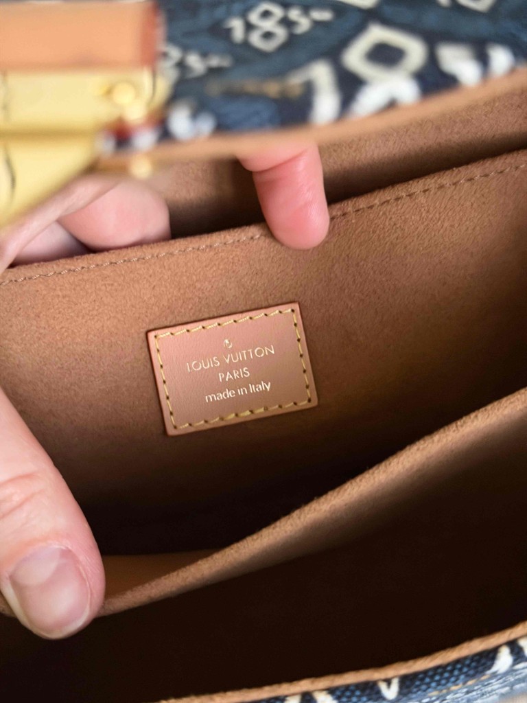 Louis Vuitton Pochette Metis bag