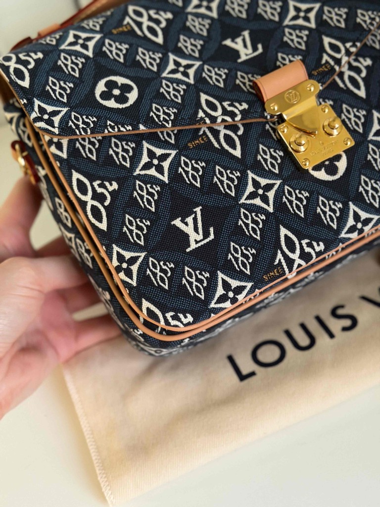 Louis Vuitton Pochette Metis bag
