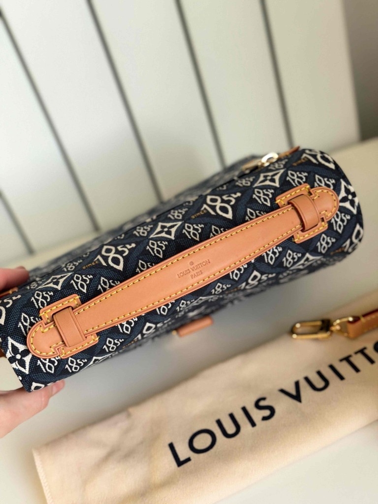 Louis Vuitton Pochette Metis bag