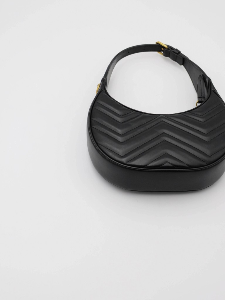 Gucci GG Marmont Small half-moon torebka