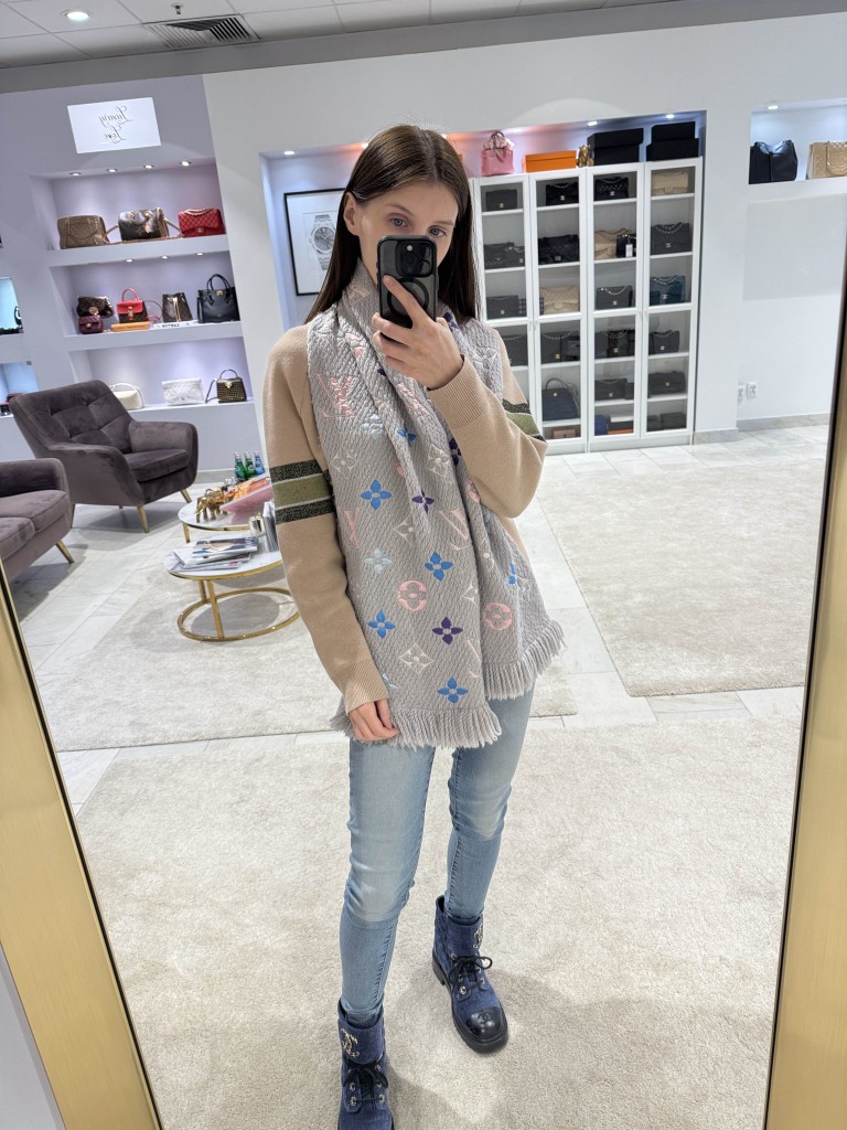 Louis Vuitton scarf