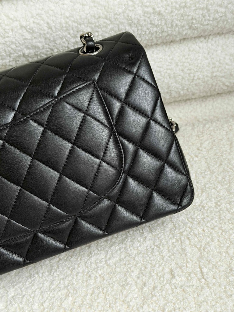 Chanel Classic Medium Double Flap torebka