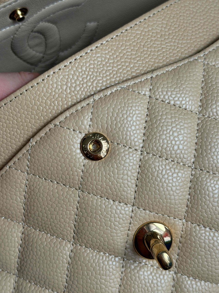 Chanel Classic Medium Double Flap torebka