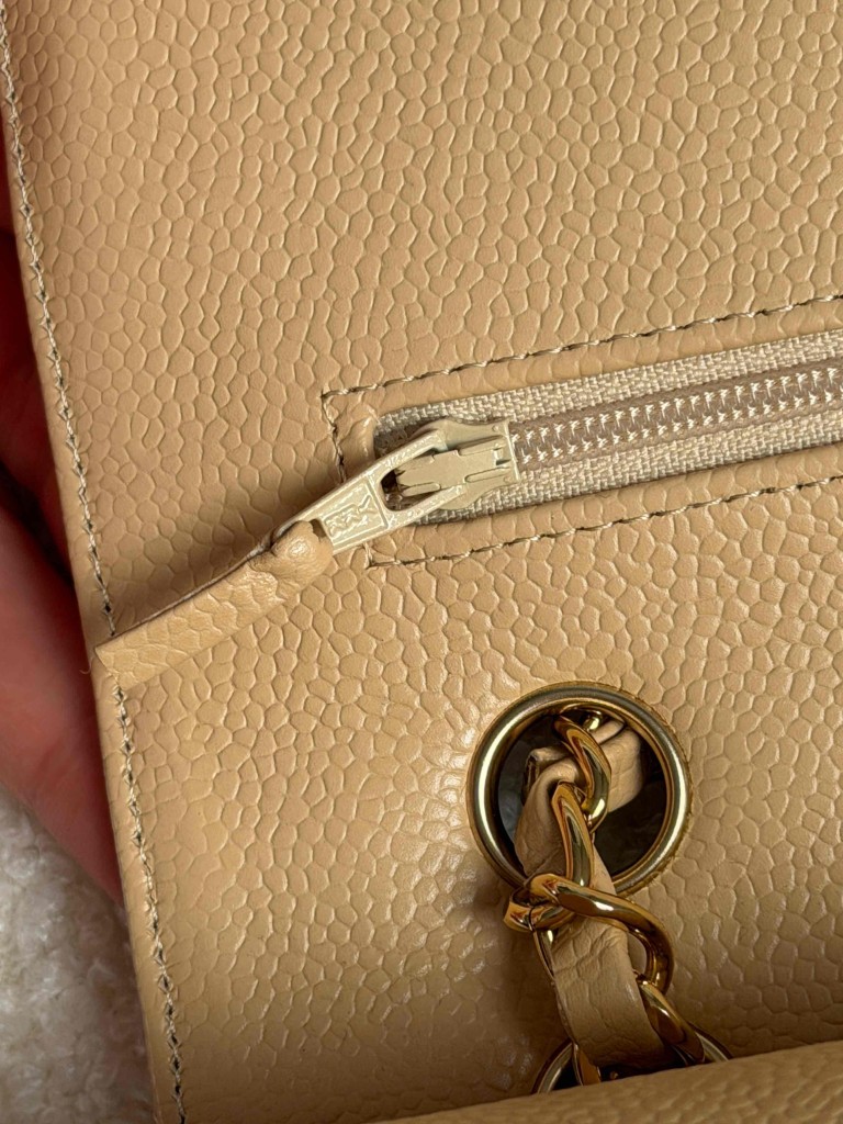 Chanel Classic Medium Double Flap torebka
