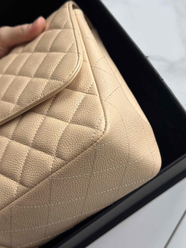 Chanel Classic Jumbo Single Flap bag