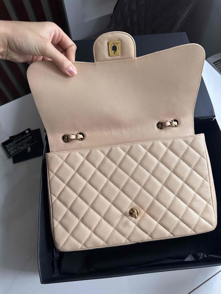 Chanel Classic Jumbo Single Flap bag