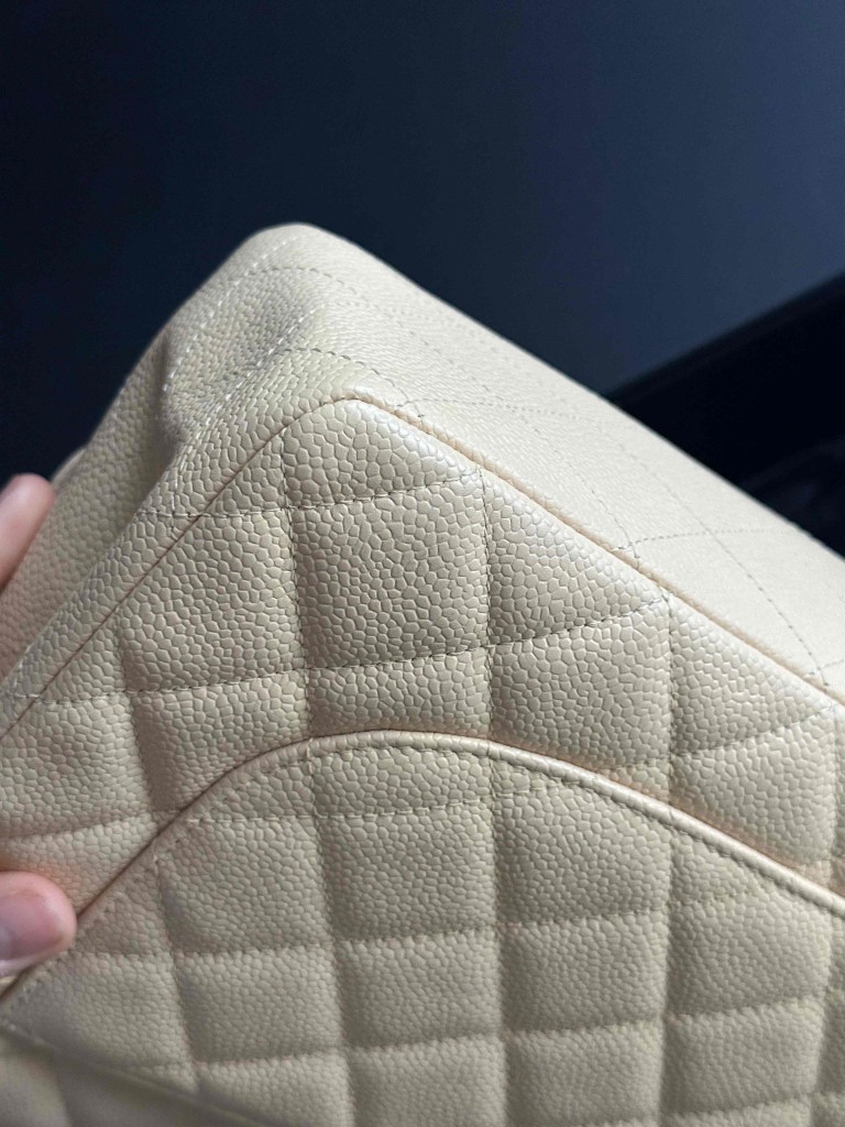 Chanel Classic Jumbo Single Flap bag