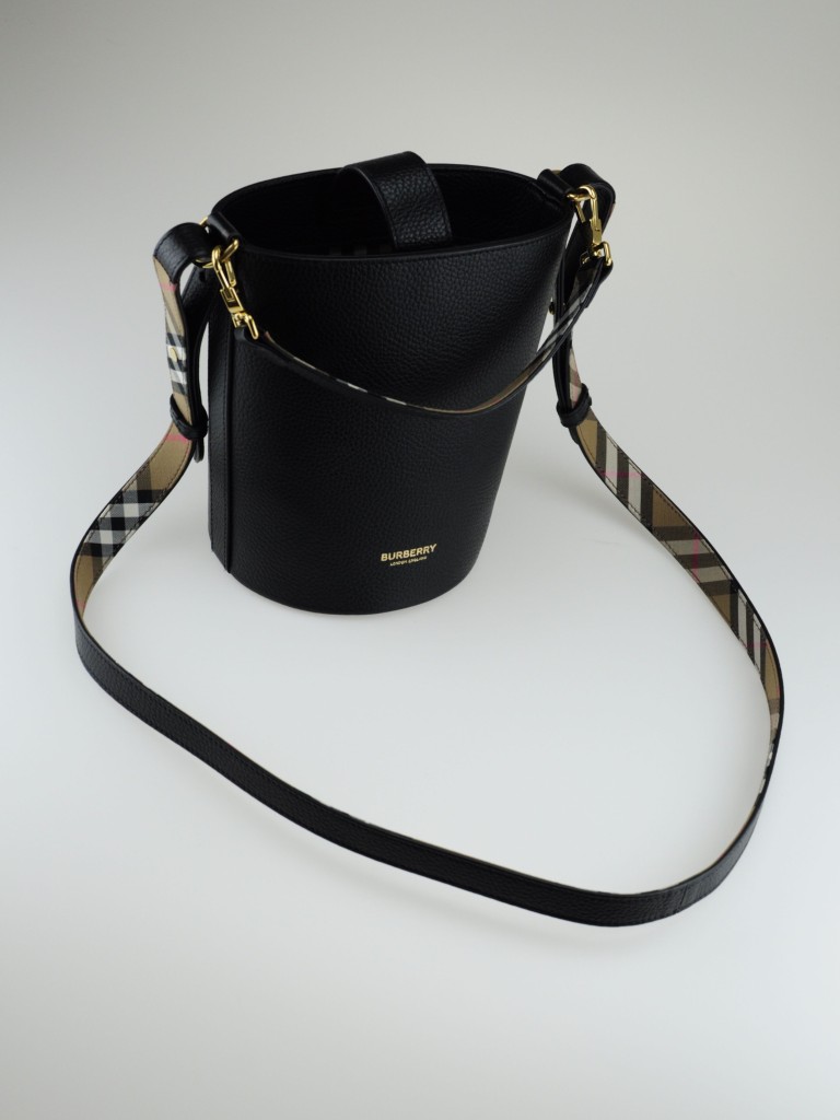 Burberry bucket bag