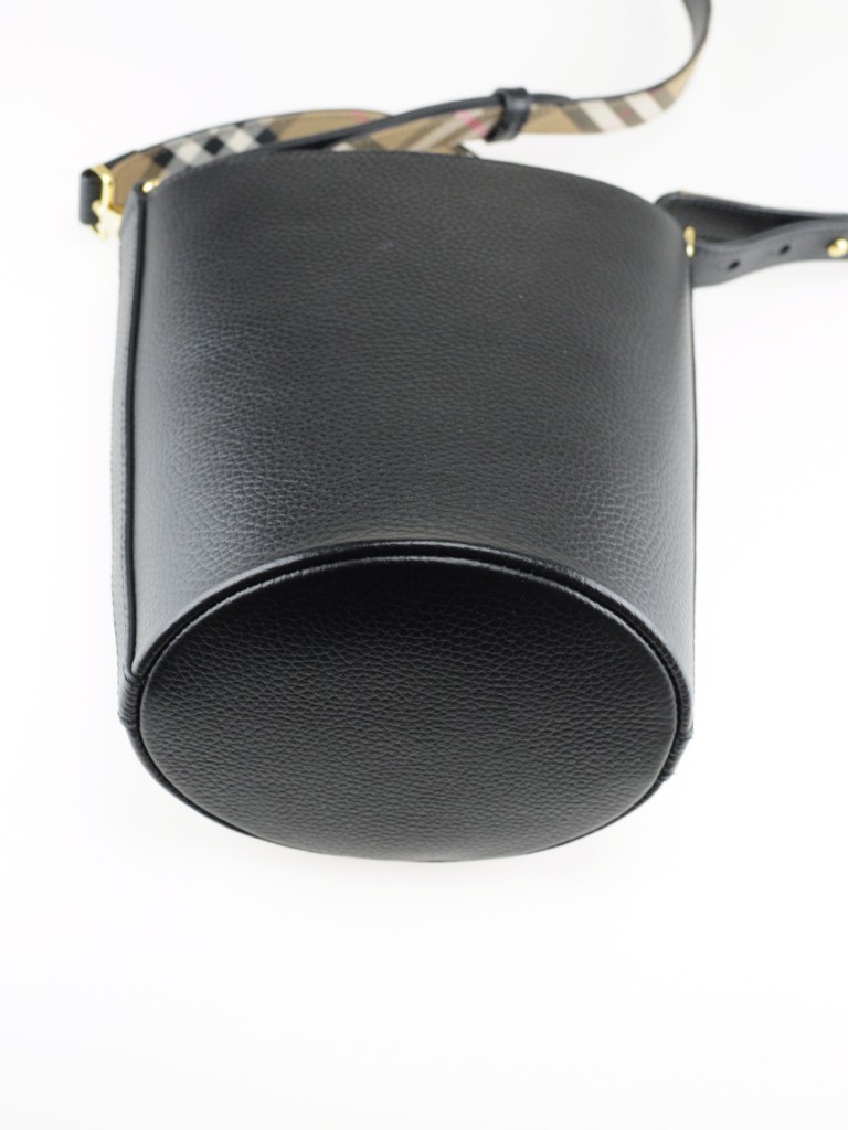 Burberry bucket bag
