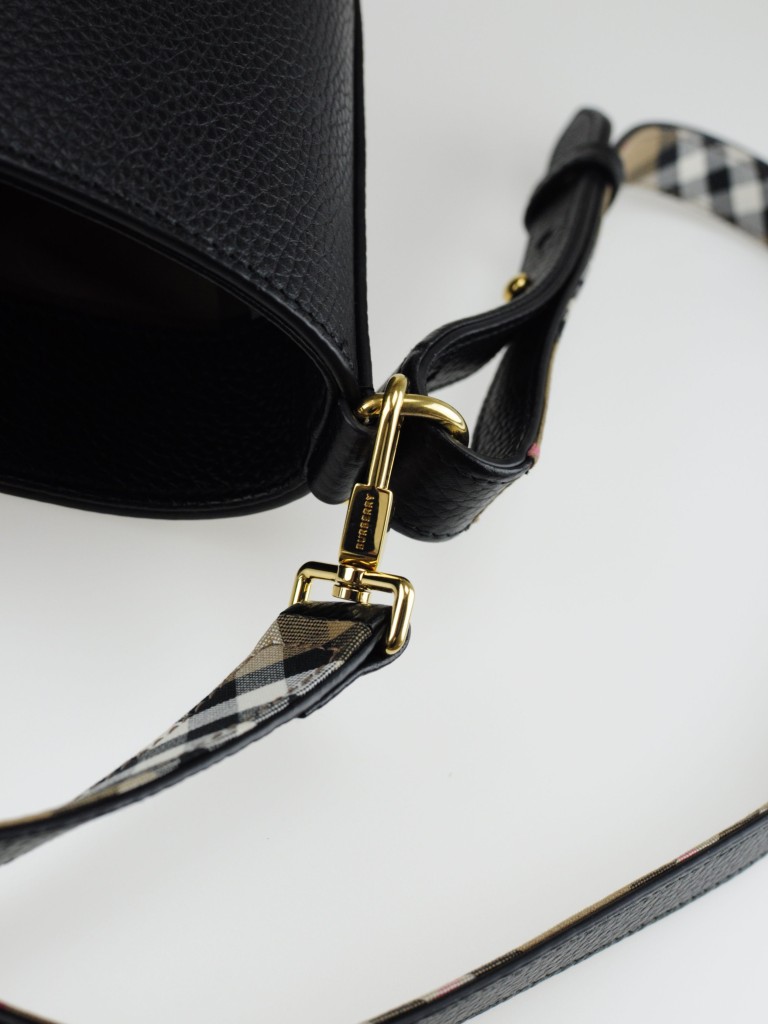 Burberry bucket bag