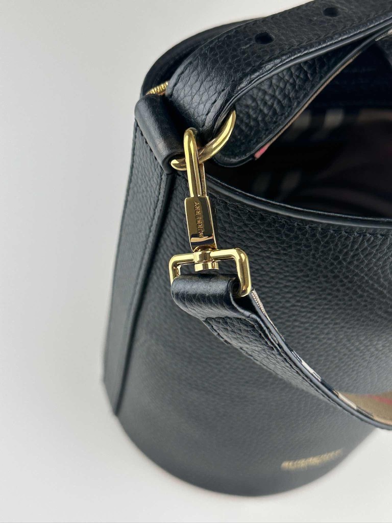 Burberry bucket bag
