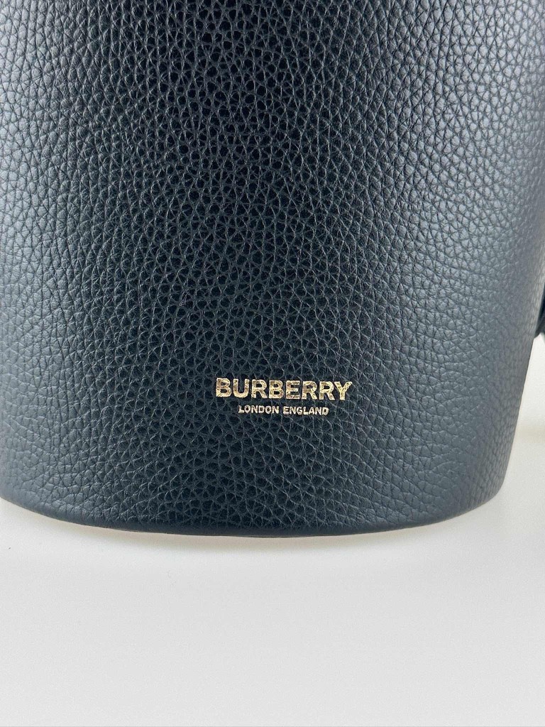 Burberry bucket bag