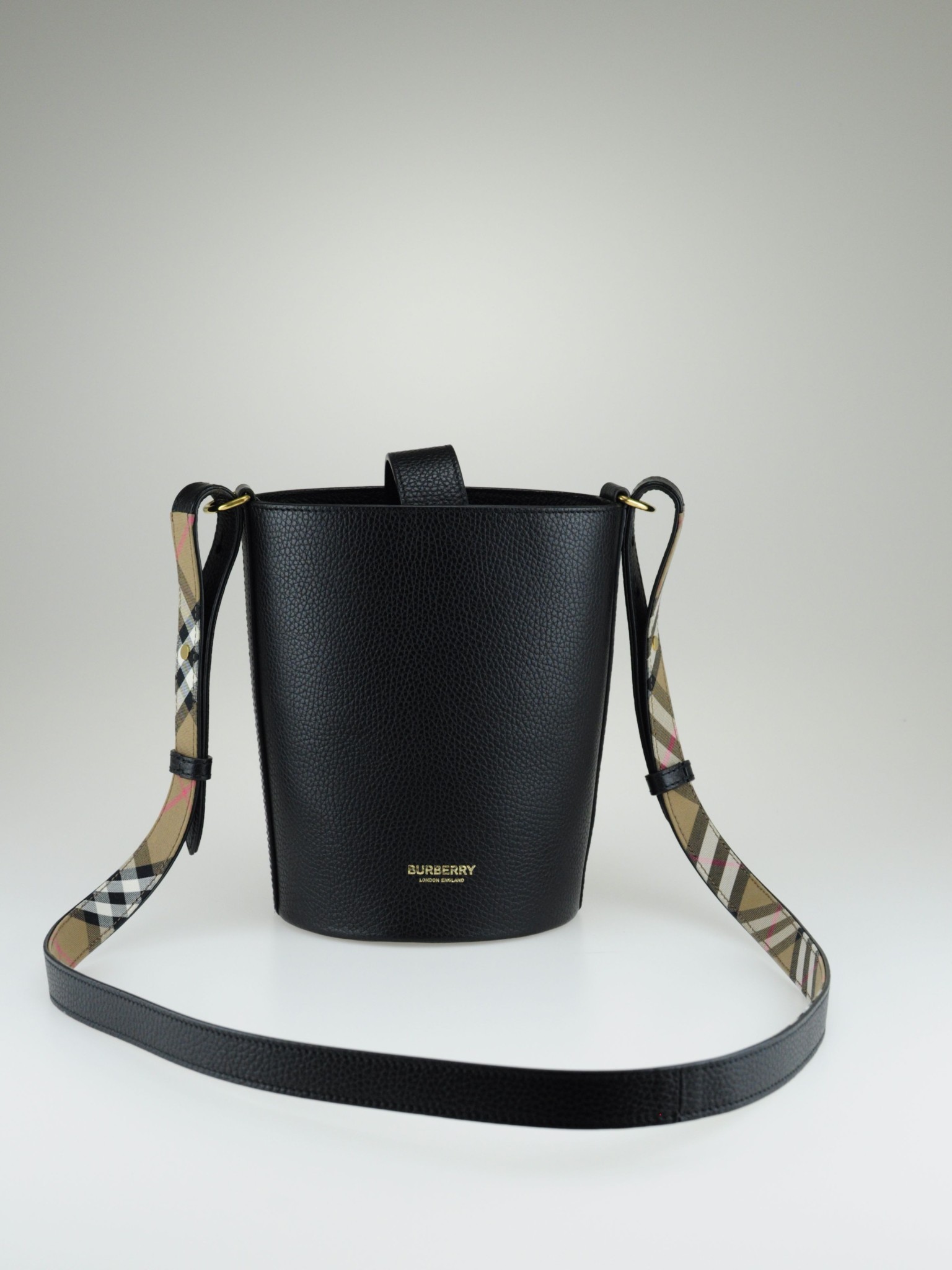 Burberry bucket bag