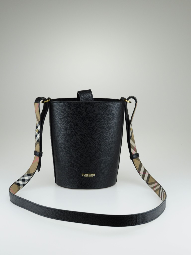 Burberry bucket bag